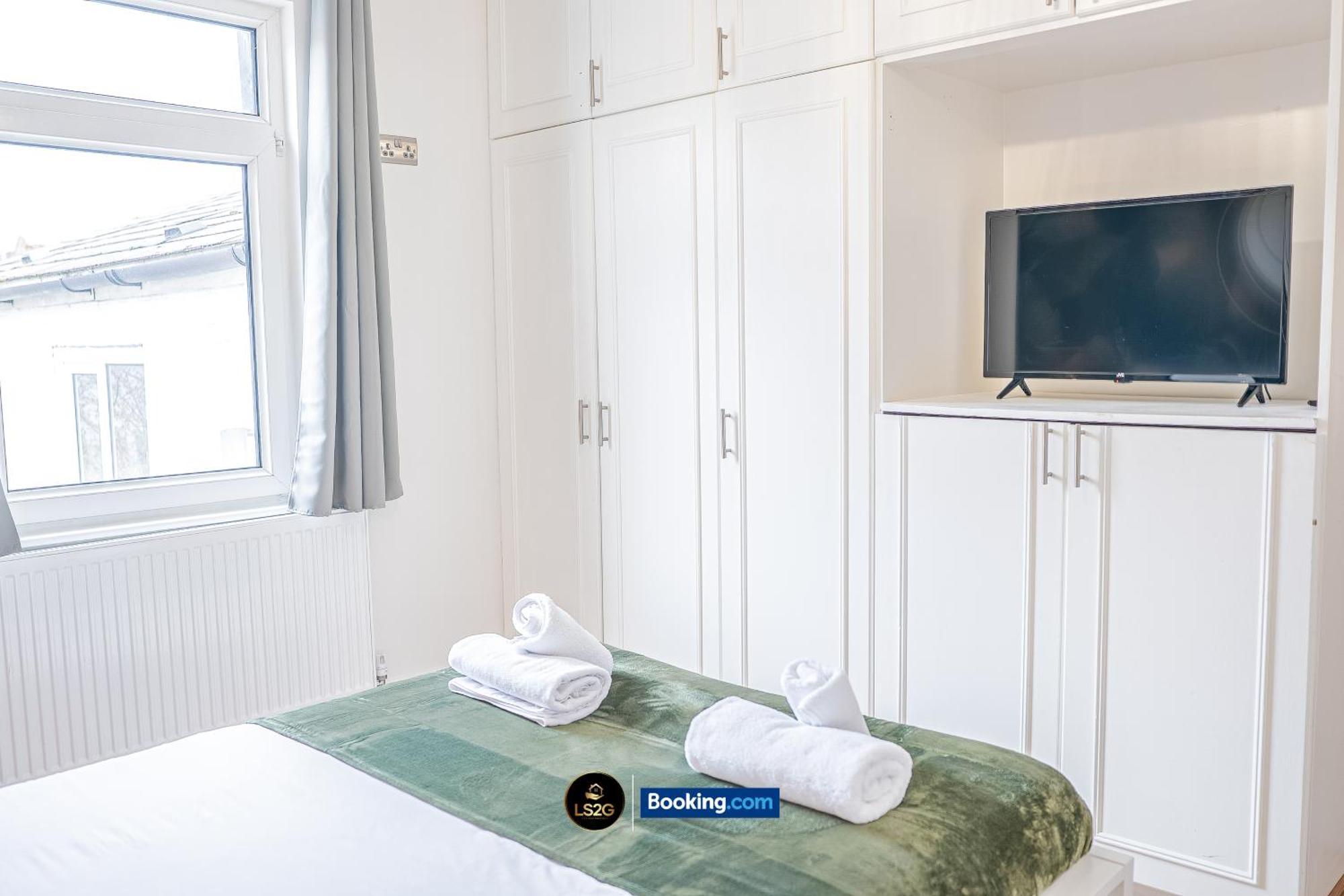 Stunning House By Ls2G Short Lets & Serviced Accommodation Greater London With Free Wifi ภายนอก รูปภาพ