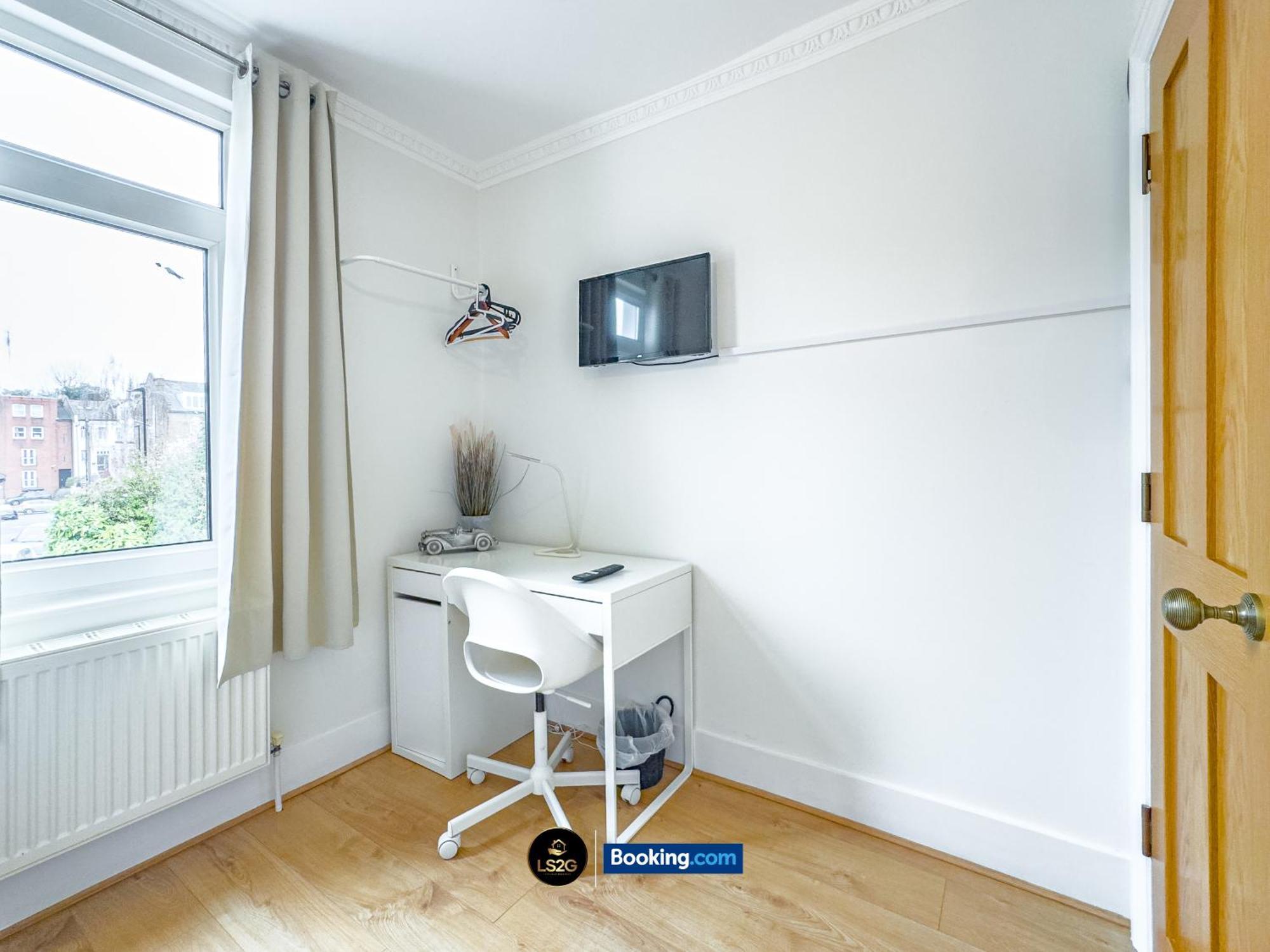 Stunning House By Ls2G Short Lets & Serviced Accommodation Greater London With Free Wifi ภายนอก รูปภาพ