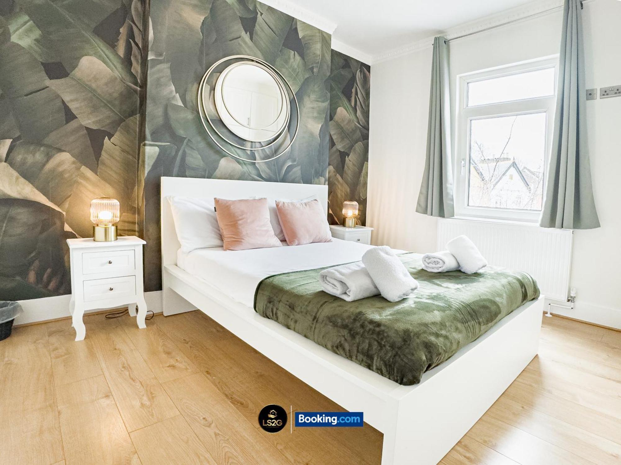 Stunning House By Ls2G Short Lets & Serviced Accommodation Greater London With Free Wifi ภายนอก รูปภาพ