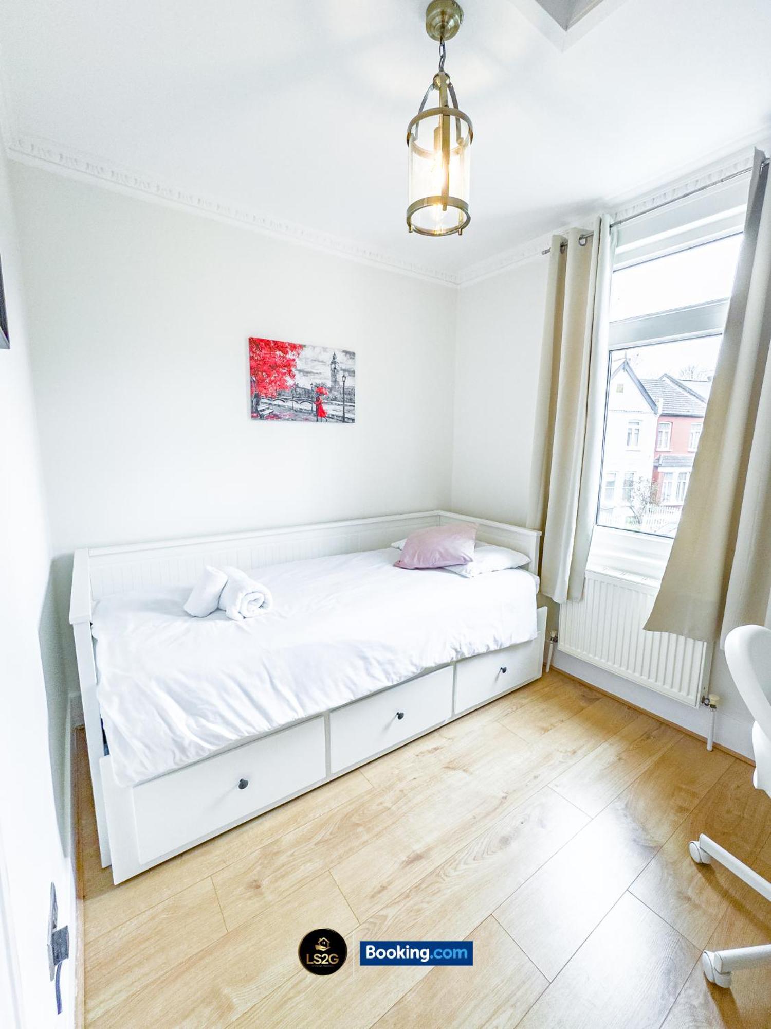 Stunning House By Ls2G Short Lets & Serviced Accommodation Greater London With Free Wifi ภายนอก รูปภาพ