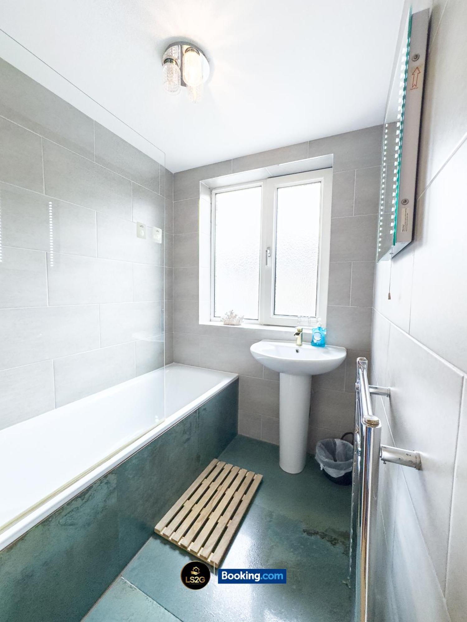Stunning House By Ls2G Short Lets & Serviced Accommodation Greater London With Free Wifi ภายนอก รูปภาพ