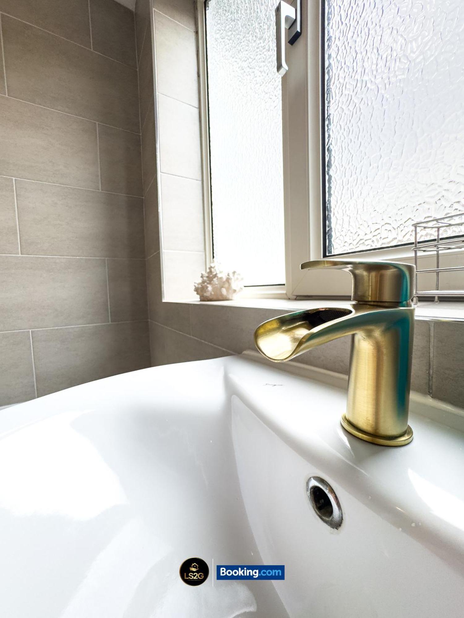 Stunning House By Ls2G Short Lets & Serviced Accommodation Greater London With Free Wifi ภายนอก รูปภาพ